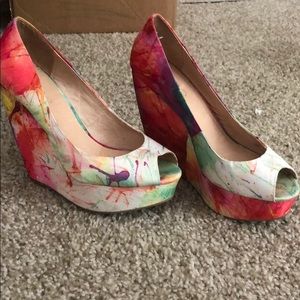 Paint splattered design wedges